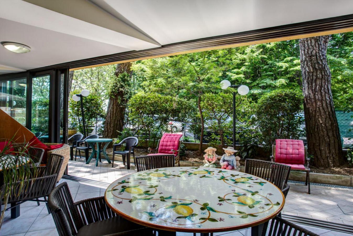 Hotel Club Gallery 7