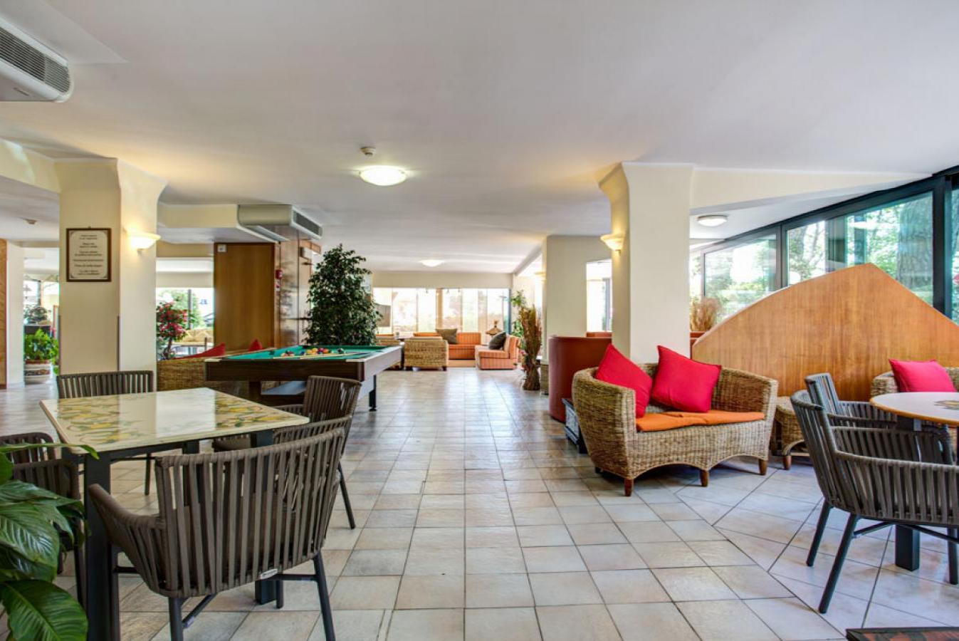 Hotel Club Gallery 9