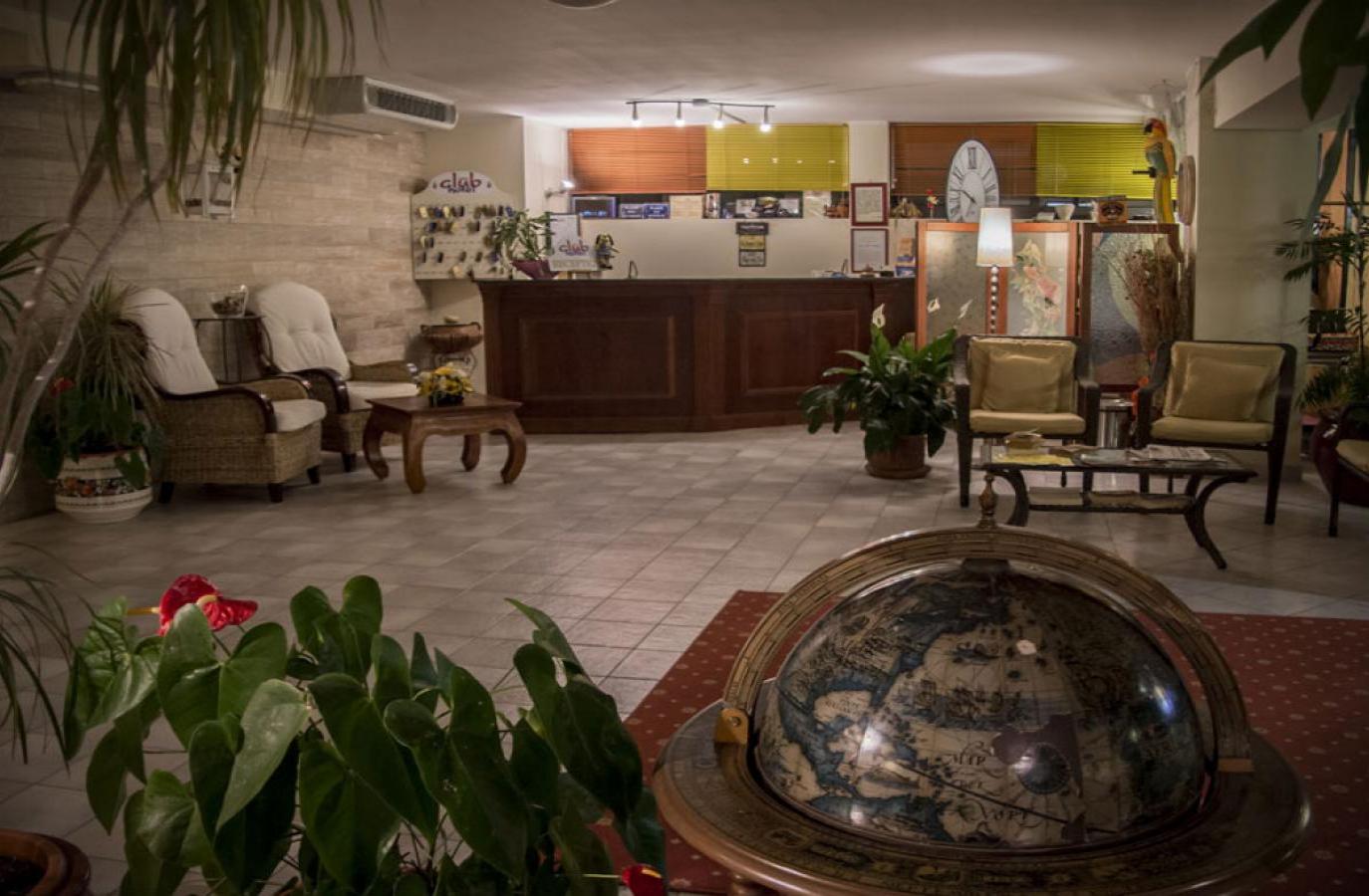 Hotel Club Gallery 14