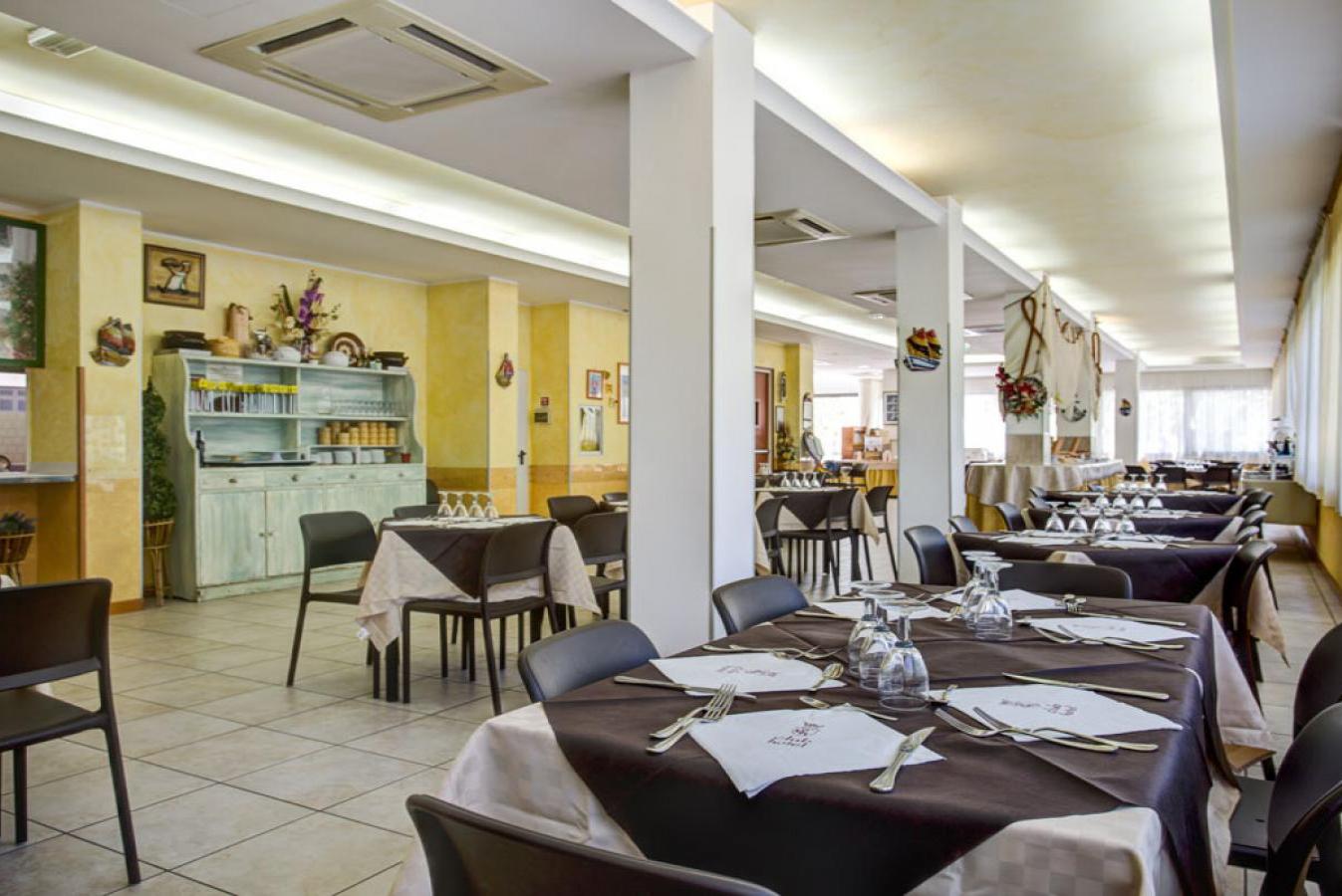 Hotel Club Gallery 16