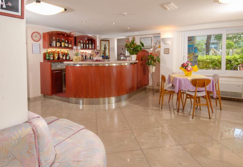 Ingresso e servizio bar